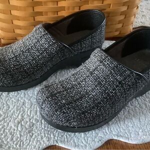 Women’s size 41 DANSKO Vegan Black Tweed Clogs Professional Shoes